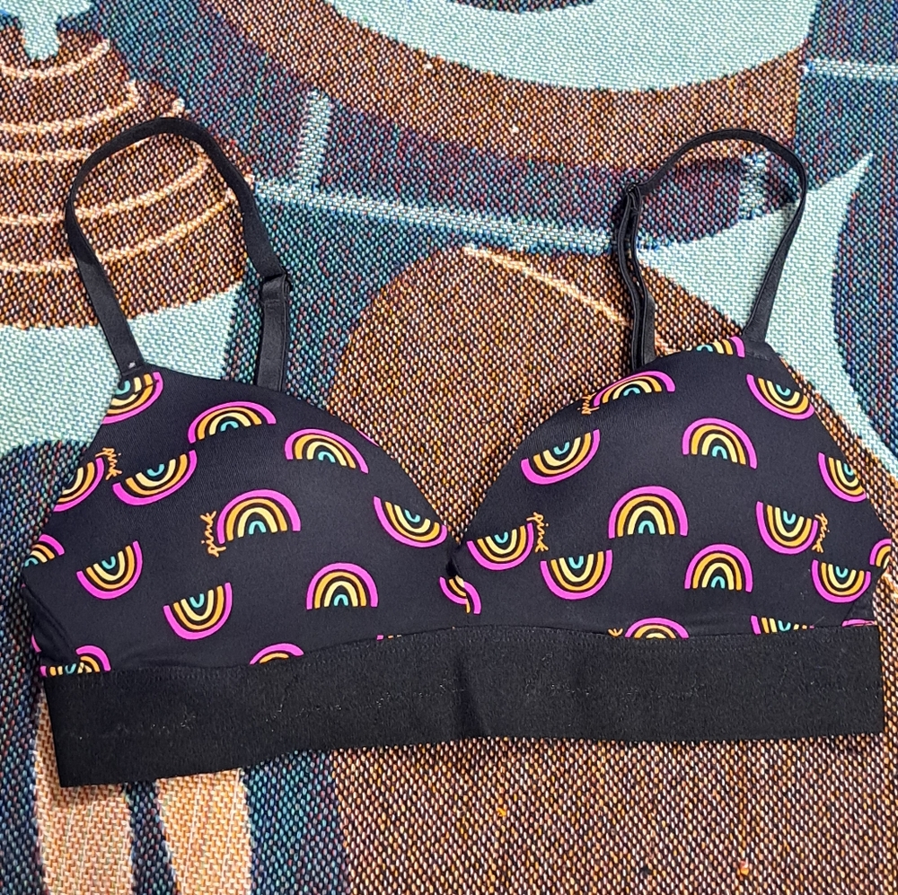 🌈PINK VICTORIA'S SECRET SPORTS BRA-32B